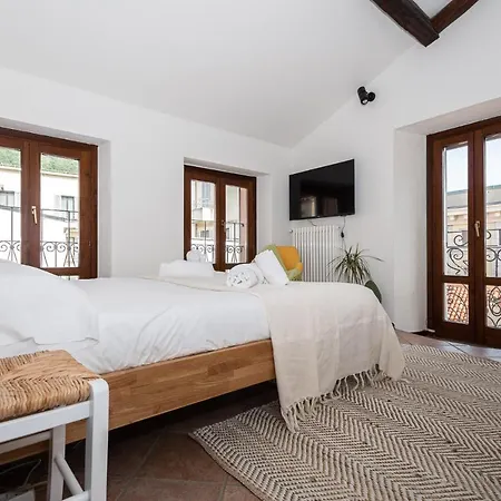 Cozy Studio In Old Town Апартаменты *